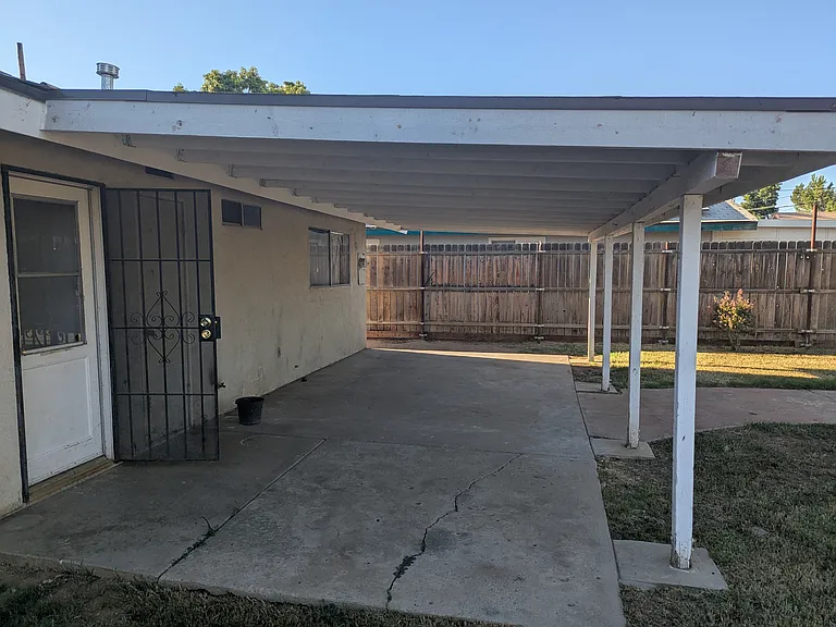 1524 Melody Ln — Photo 16