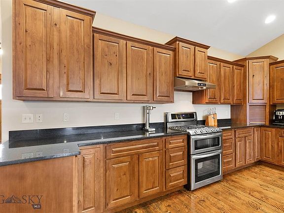 5th image of 560 N Clifden Dr