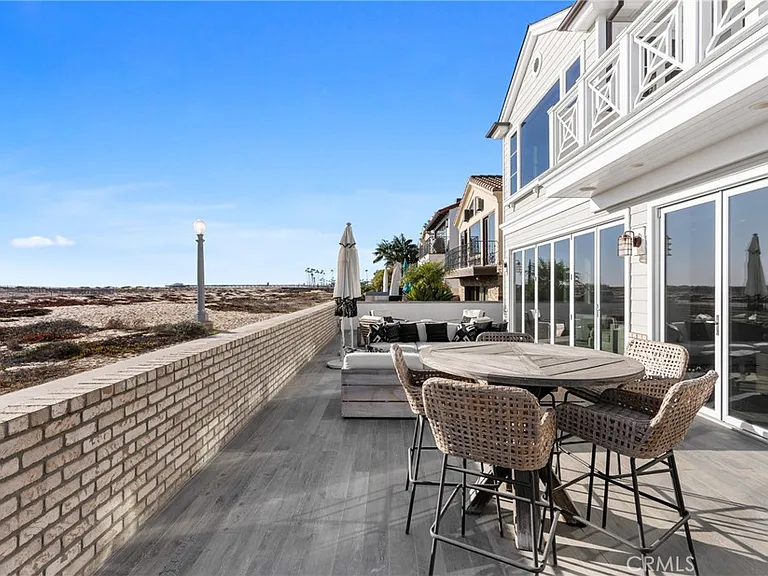 1215 E Balboa Blvd — Photo 15