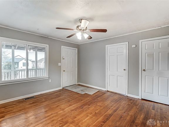 5th image of 1884 Montgomery Ave