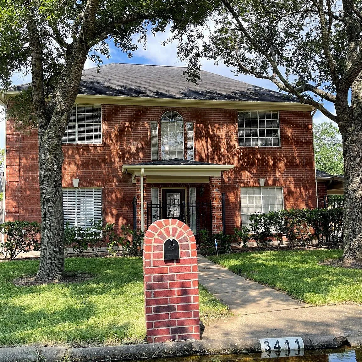 4 bed, 2.5 bath, 2440 sqft, $2,499 — Photo 1