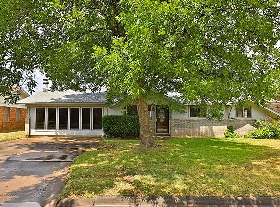 2nd image of 2526 Robertson Dr