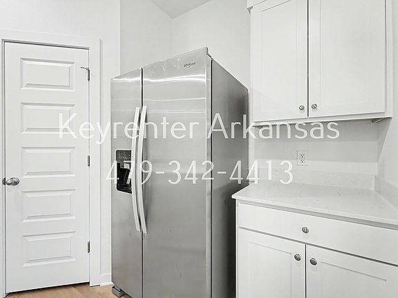 5th image of 526 Colorado St