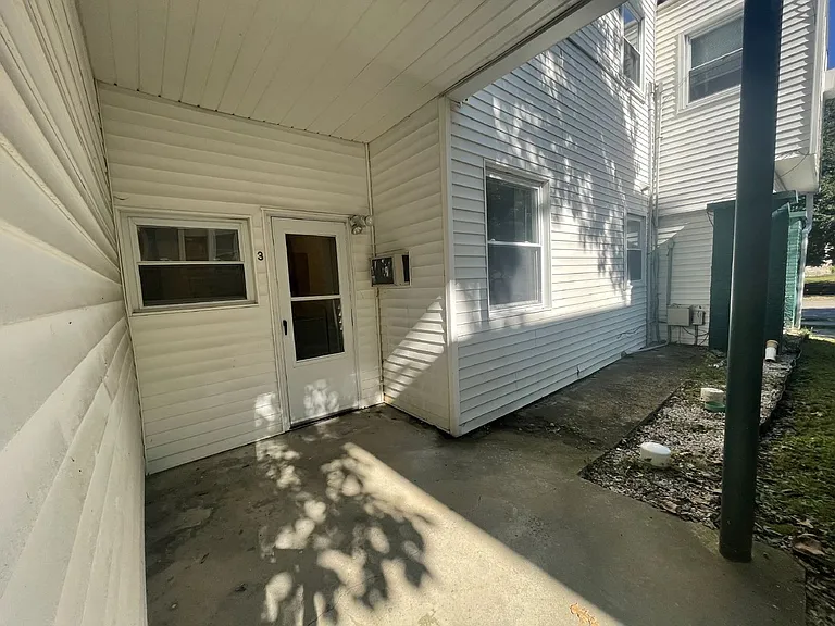 416 E 2nd St — Photo 29