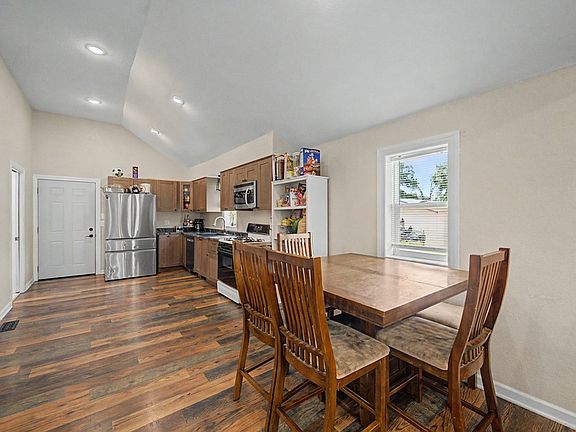 5th image of 511 Marshall St