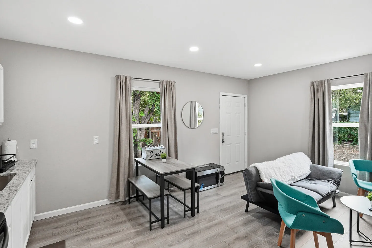 3 bed, 2.0 bath, 2949 sqft, $1,672 — Photo 4