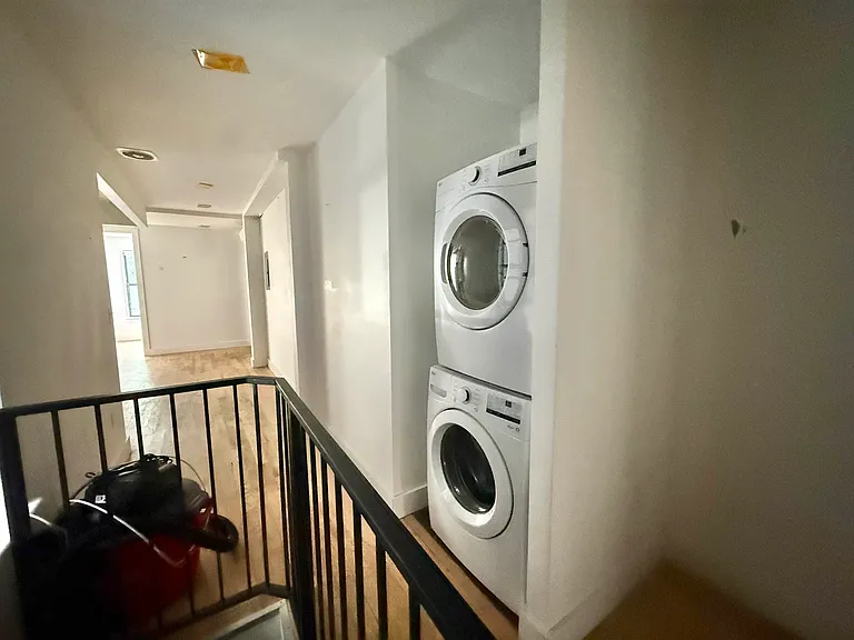 1518 Jefferson Ave #1R — Photo 7