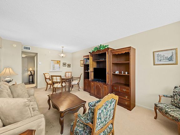 4th image of 4025 N Federal Highway #221B