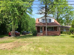 24404 Mary St, Taylor, MI