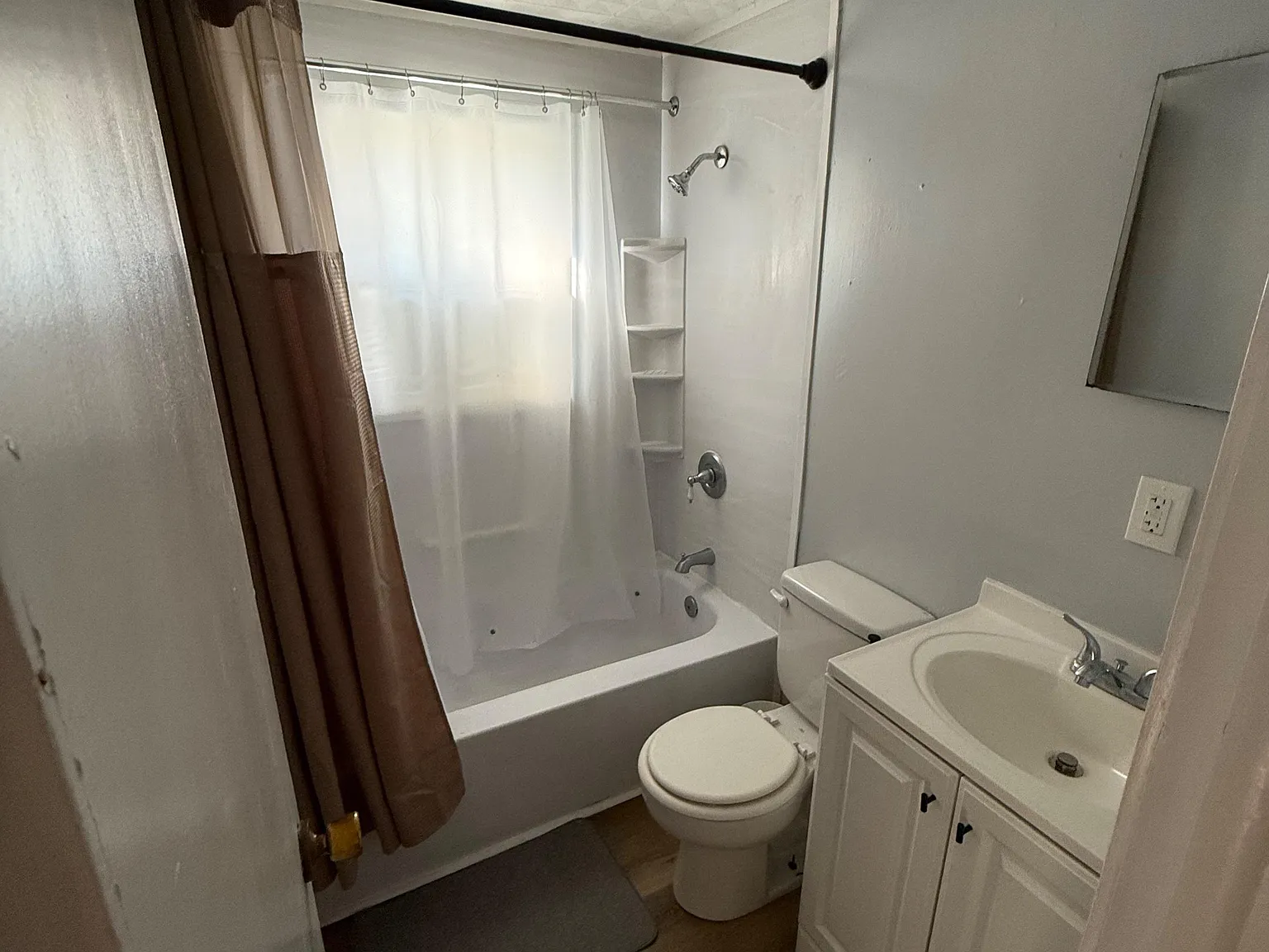 4 bed, 3.0 bath, 2800 sqft, $797 — Photo 4