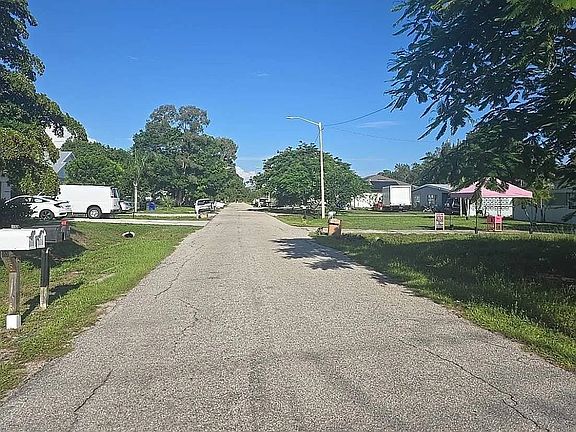 4th image of 321 Louise Ave