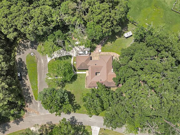 3rd image of 705 Holly Springs Ct