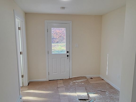 5th image of 32 Hillside Ave #2