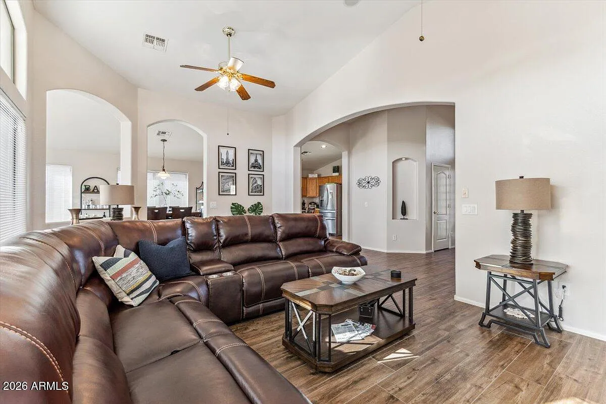4 bed, 2.0 bath, 1862 sqft, $2,150 — Photo 2