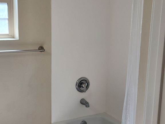 4th image of 925 E Weldon Ave