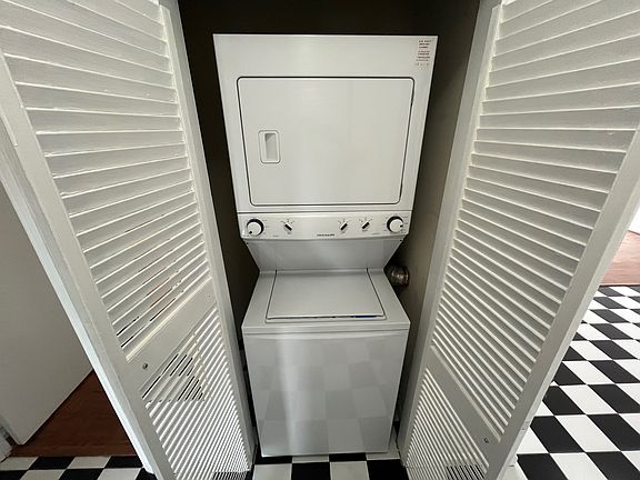4th image of 54 Polk St APT J-1