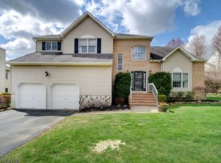 17 Fox Chase Ln, Ledgewood, NJ 07852