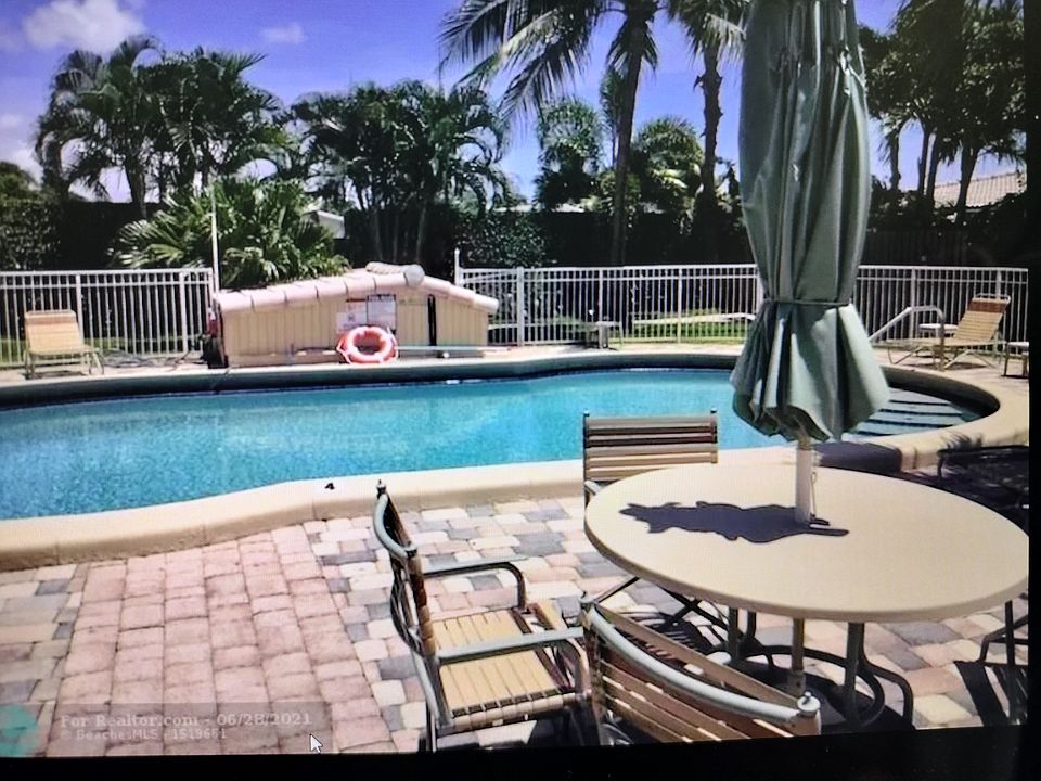 1st image of 728 NE 13th Ct