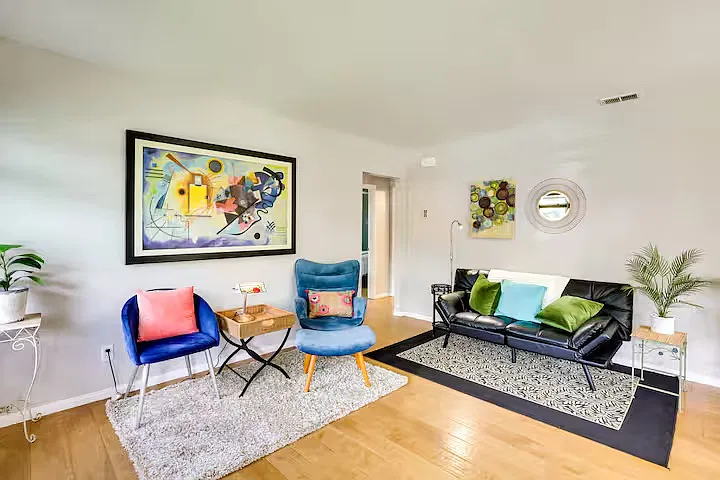 3 bed, 994 sqft, $4,500 — Photo 2