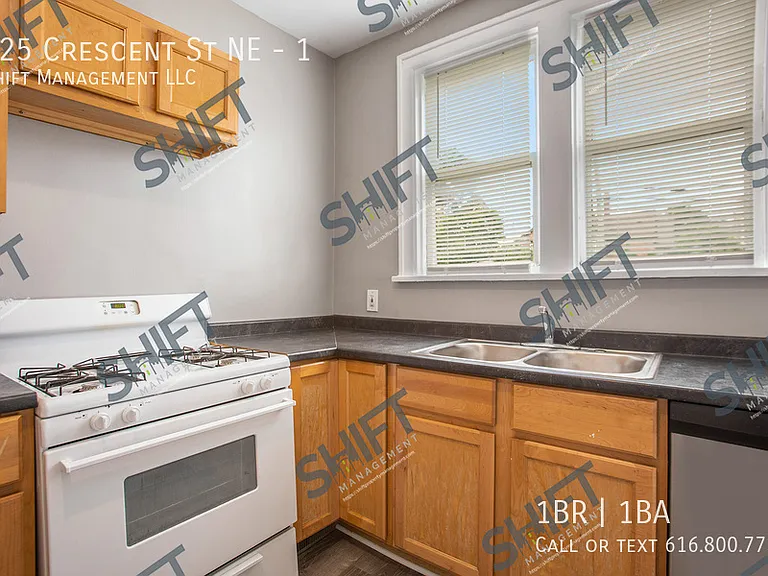 325 Crescent St NE #1 — Photo 3