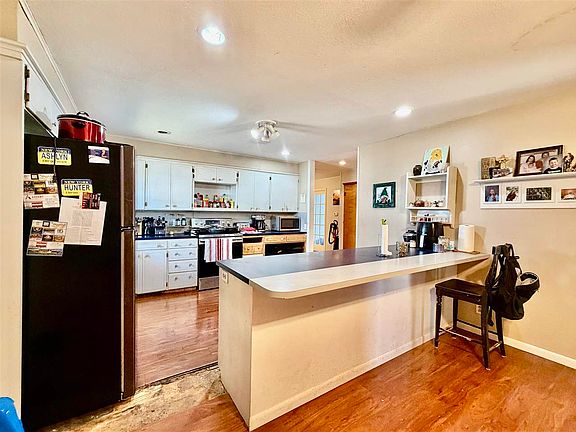 5th image of 208 N Barrickway
