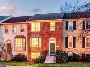 4261 Fox Lake Dr, Fairfax, VA 22033