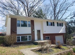 5305 Queensbury Ln, Charleston, WV 25313