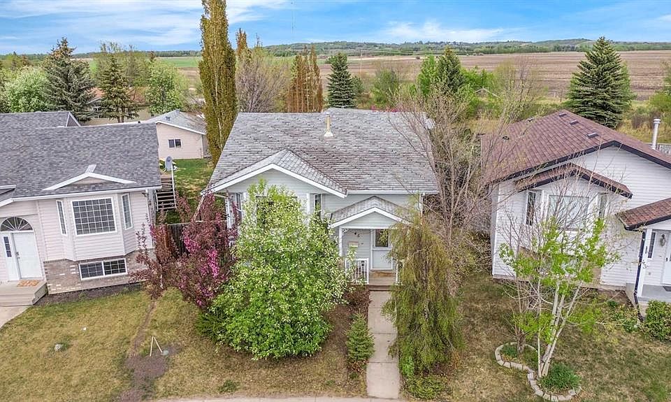 1st image of 45 W Durand Cres