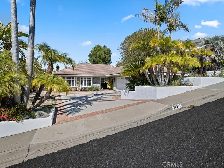 24291 Los Serranos Dr — Photo 20