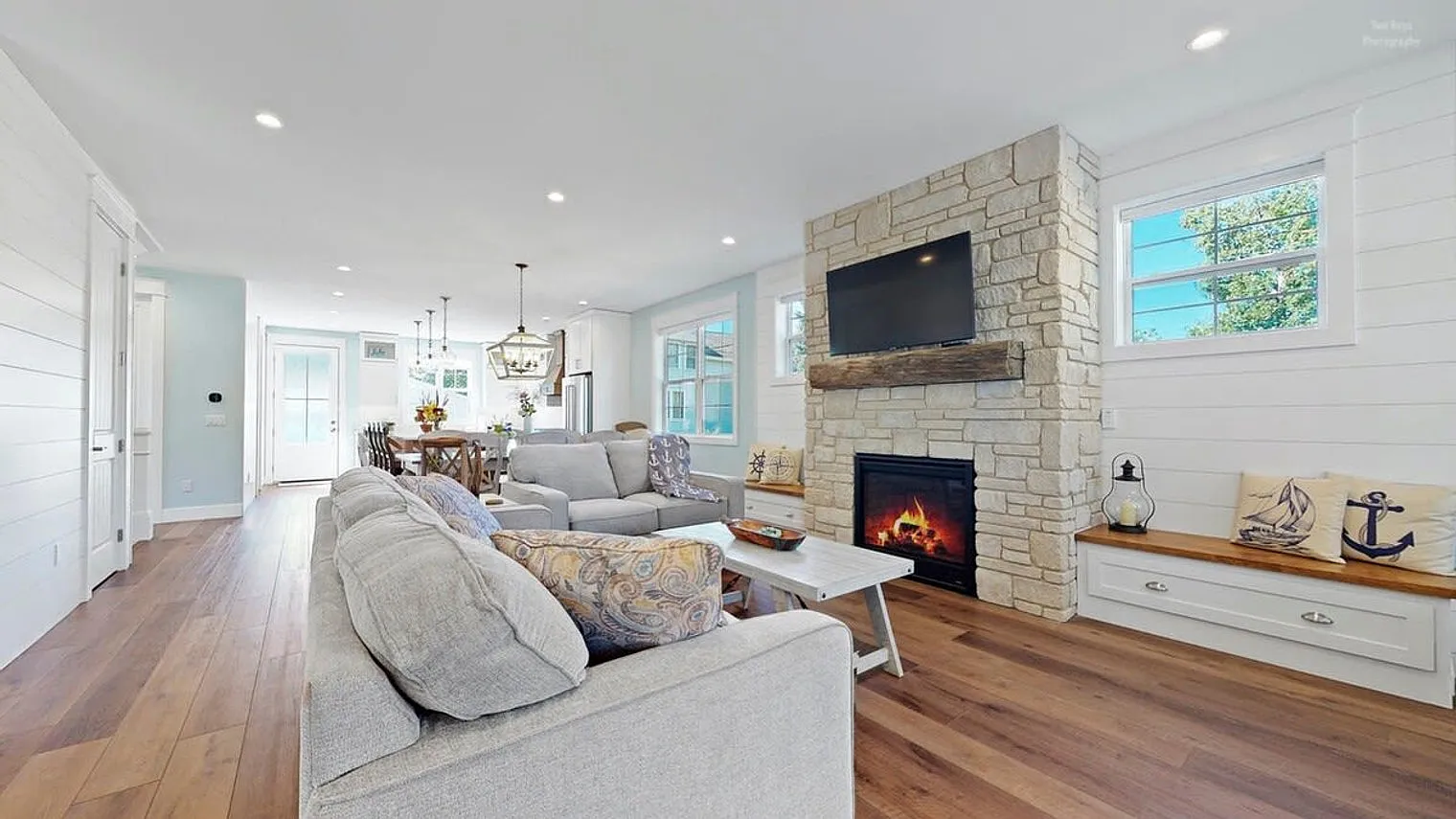 6 bed, 6.0 bath, 3552 sqft, $11,300 — Photo 2