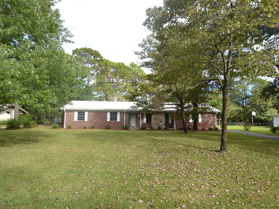 1st image of 8 Longwood Dr