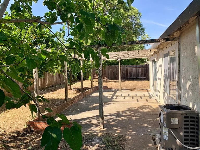 805 Avon Ct — Photo 13
