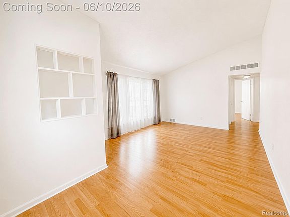3rd image of 22111 Logue Ave