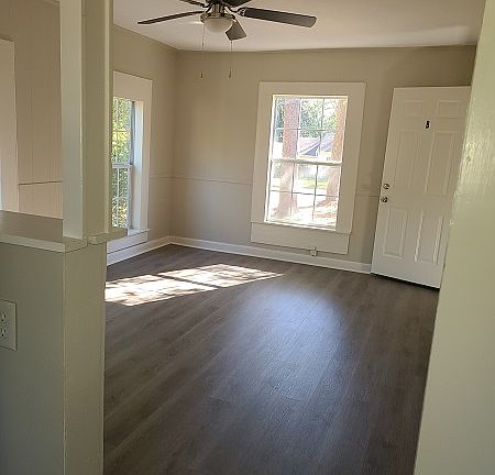 3rd image of 215 Davis St #B