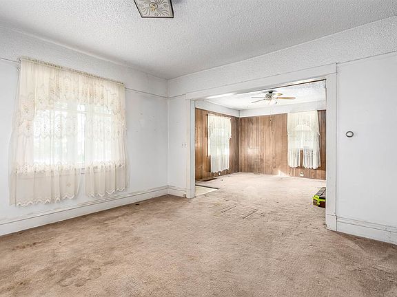 3rd image of 1028 W Kiernan Ave