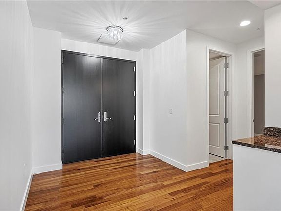 5th image of 700 W 31st St Suite 1004