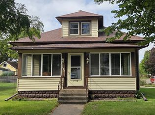 2428 4th St, Eau Claire, WI 54703