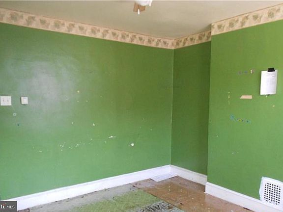 3rd image of 1825 E Albert St