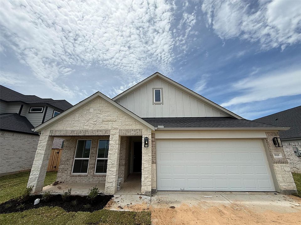 1st image of 818 Orchard Vale Rd