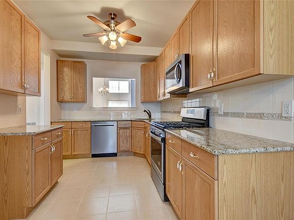 5th image of 703 Schindler Dr N
