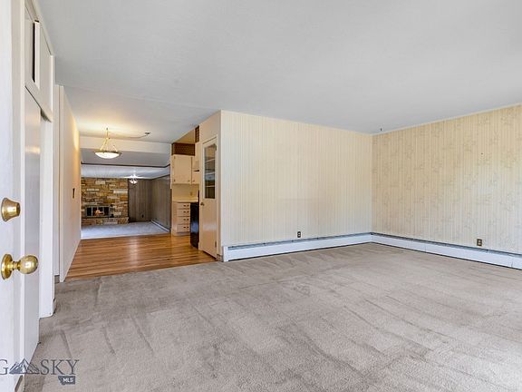 4th image of 604 Robin Ln