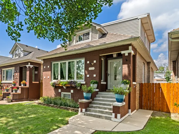 5532 W Roscoe St, Chicago, IL 60641