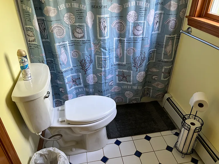 2nd Floor Full Bathroom