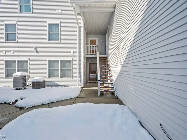 679 2nd St Unit 8, Fairport Harbor, OH 44077
