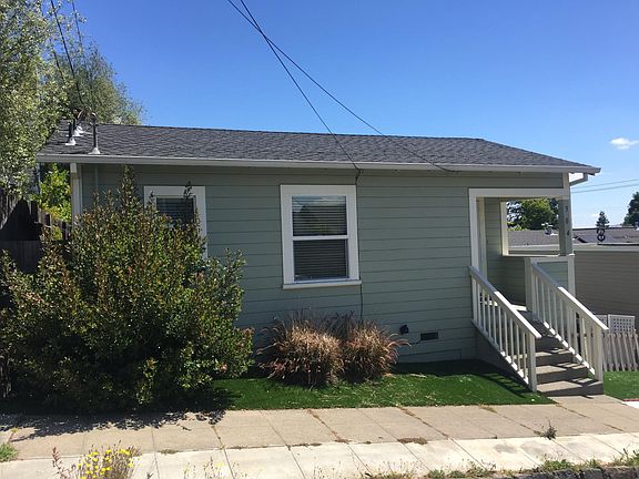4th image of 304 Pleasant St