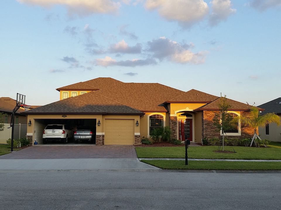 Beautiful home in a quiet and nice subdivision! Must SEE!