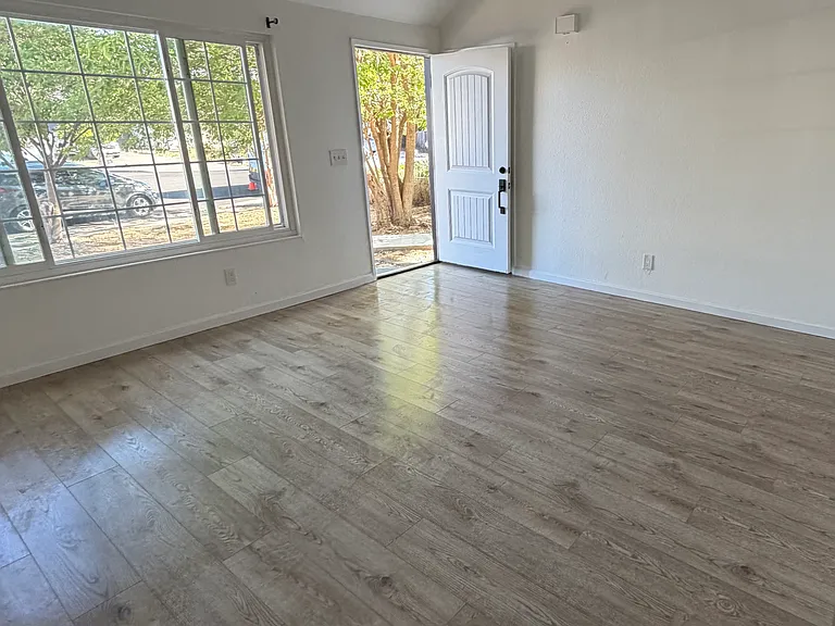 837 Lightwood Ct — Photo 4