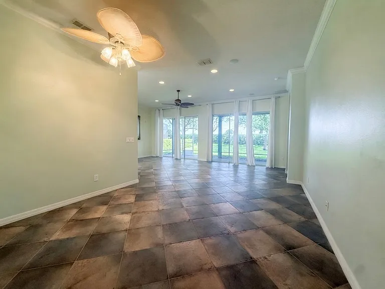 129 Crepe Myrtle Dr — Photo 7