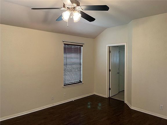 4th image of 241 Estate Dr