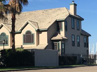 463 Mariners Dr, Kemah, TX 77565